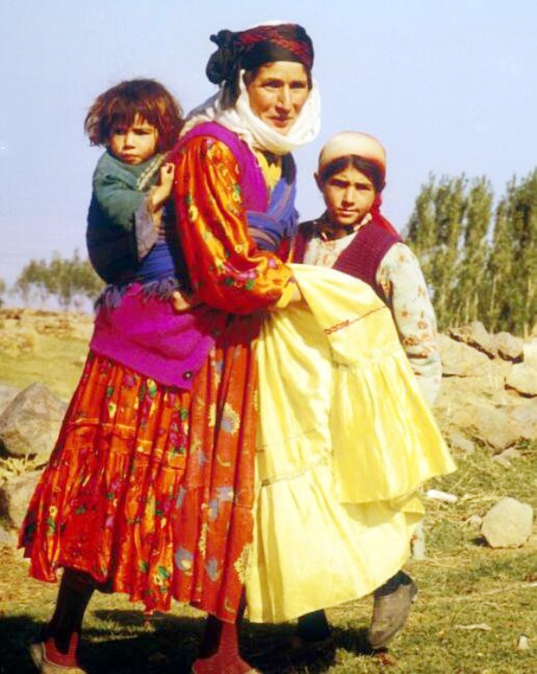 Kurdên Xelxalê nikarin bi kurdî biaxivin