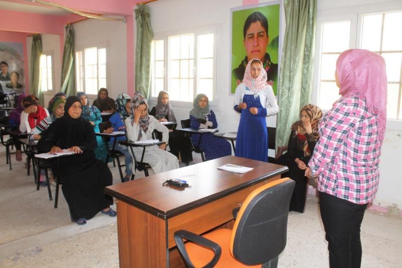 Perwerde li Akadmiya Jinên Sûriyê dewam dike