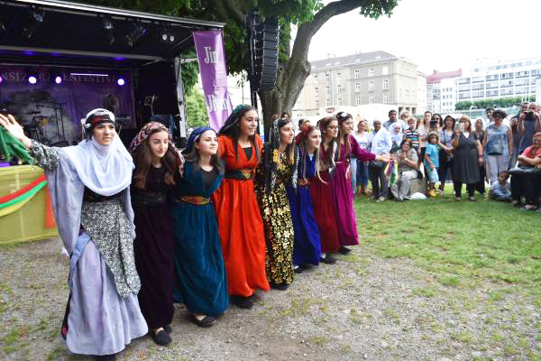 Tekoşîna Sakîneyan jinan tîne ba hev
