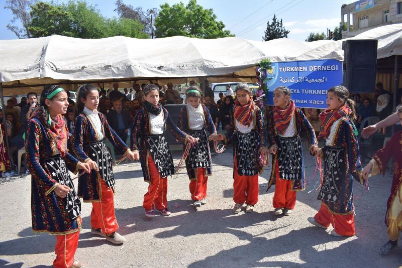 Komeleya Tirkmenan çandê pêş dixe