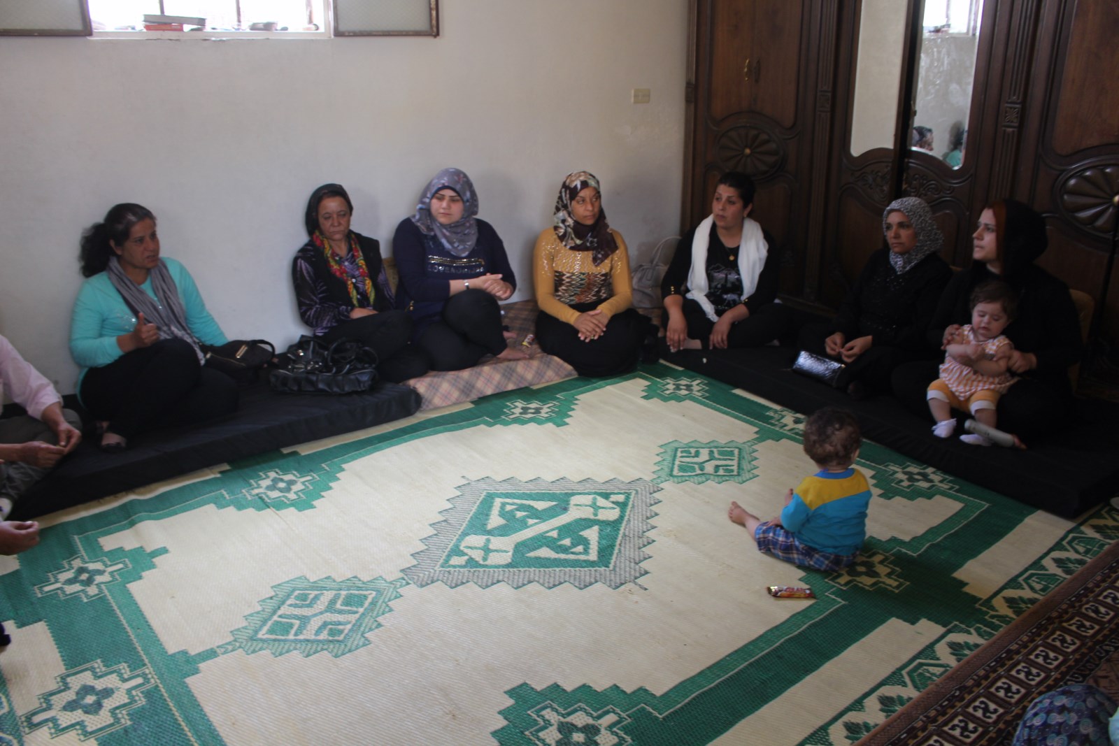 Şandeya jinan  serdana malbatên şehîdan kir