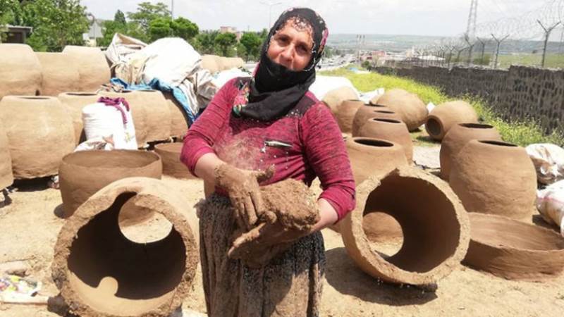 Jin Kurd di bin şertên giran de dixebitin