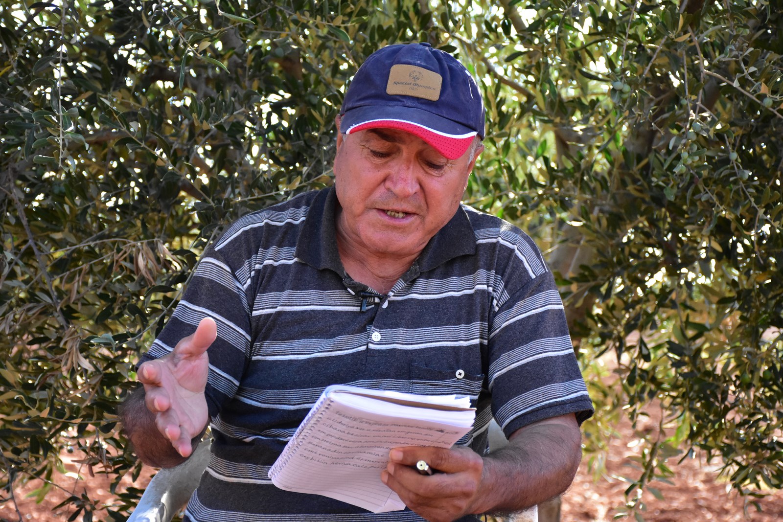 Êdî helbestên berxwedanê dinivisîne