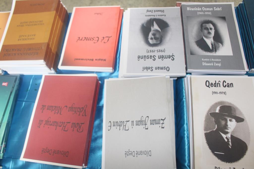 Di pêşengehê de 30 hezar pirtûk hatin pêşandan