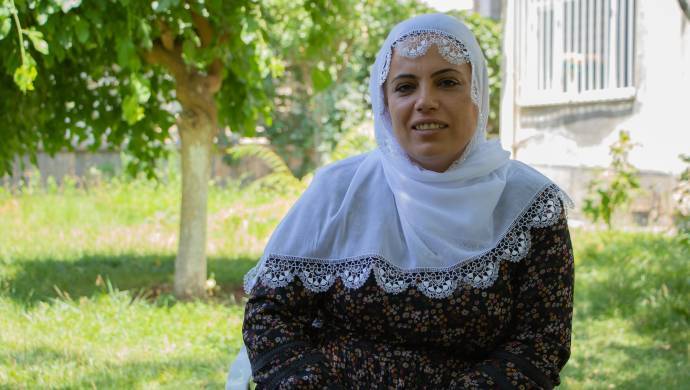 Ezê laçika spî ji bo aşitiyê timî bidim serê xwe