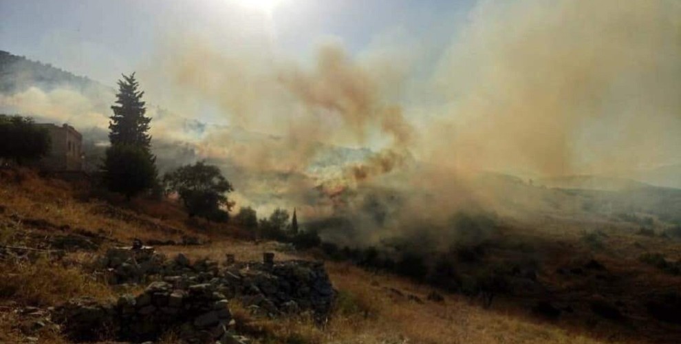 Dagirker Efrînê dişewitînin
