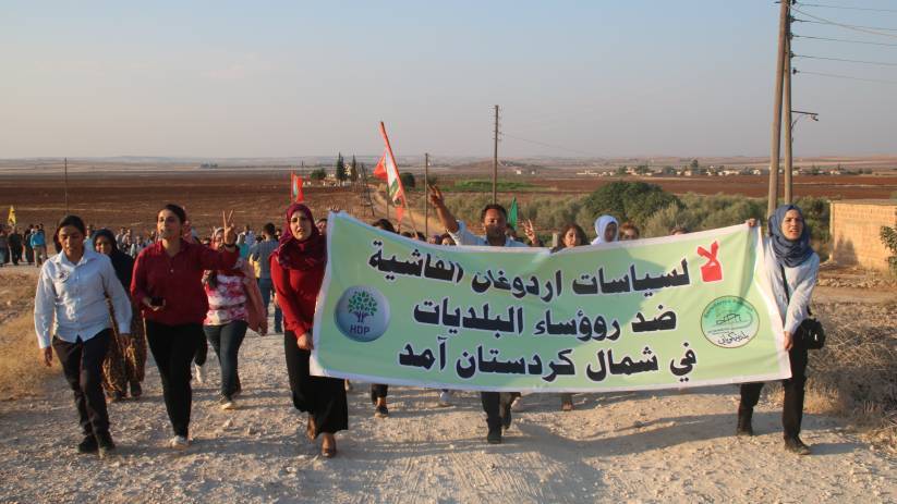 Gelê Kobanê desteserkirina şaredariyan şermezar kir