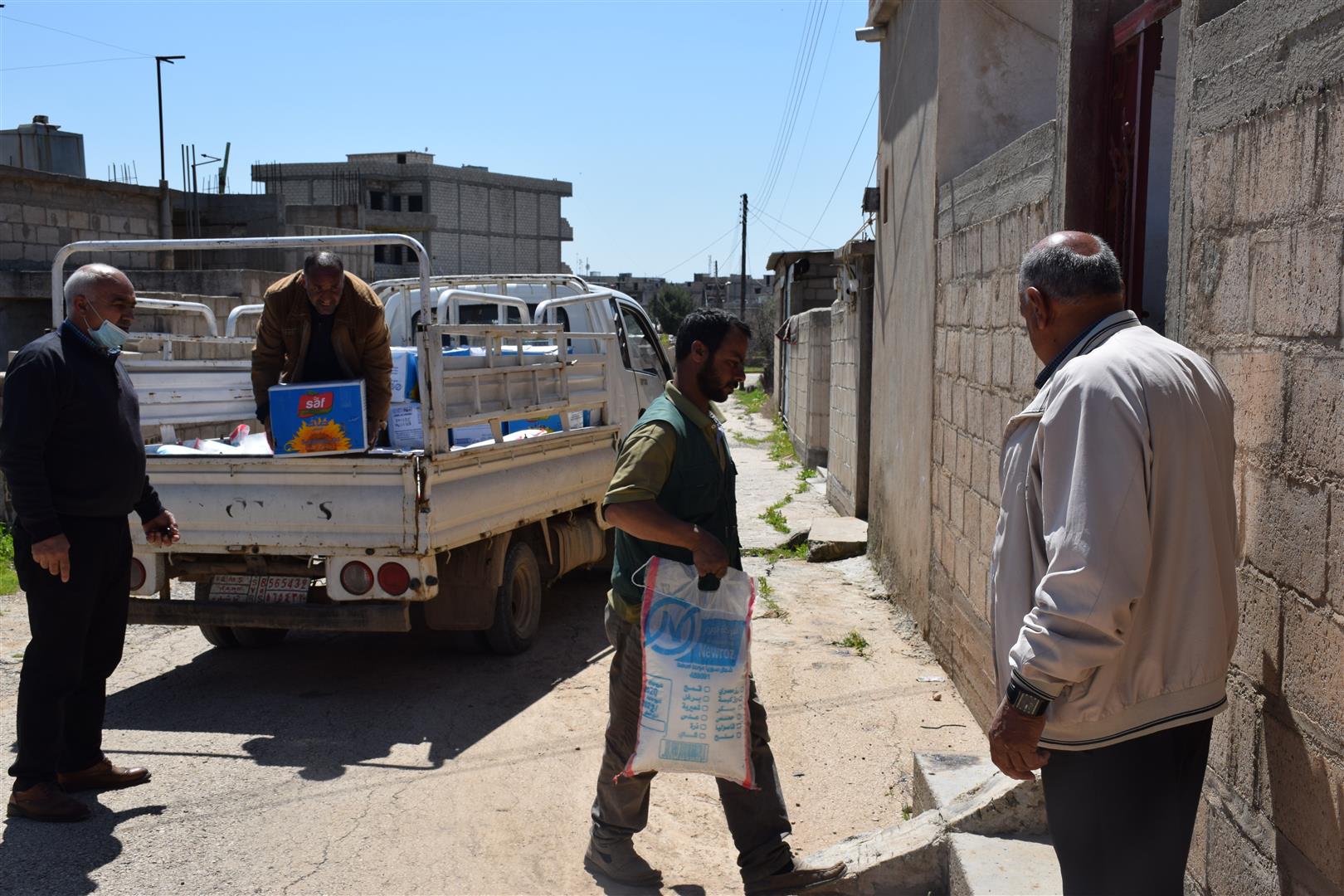 Li Qamişloyê pakêtên xwerek  hatin belavkirin