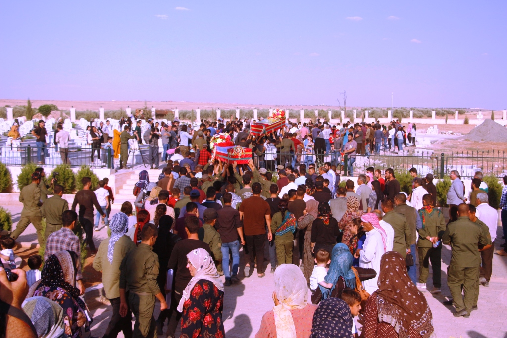 Li Kobanê ji bo şehîdan  merasimek hat lidarxistin