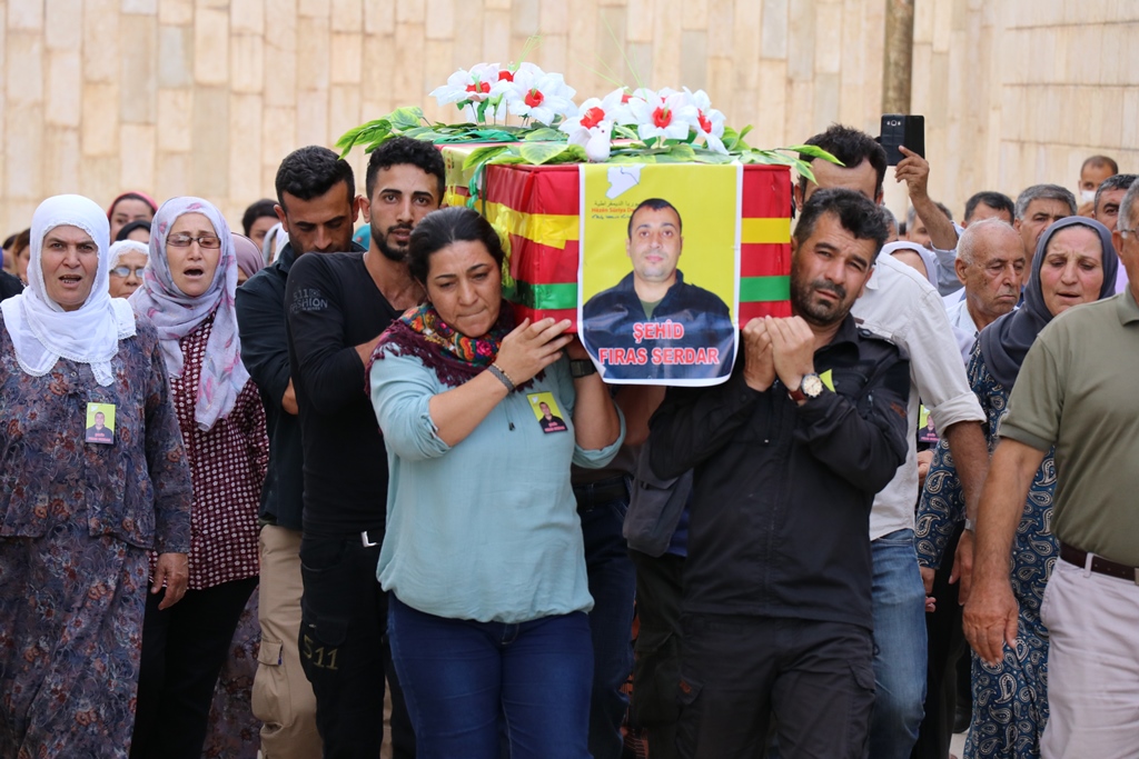 Cenazeyê şervanê YPG’ê Serdar li Dêrikê hat veşartin