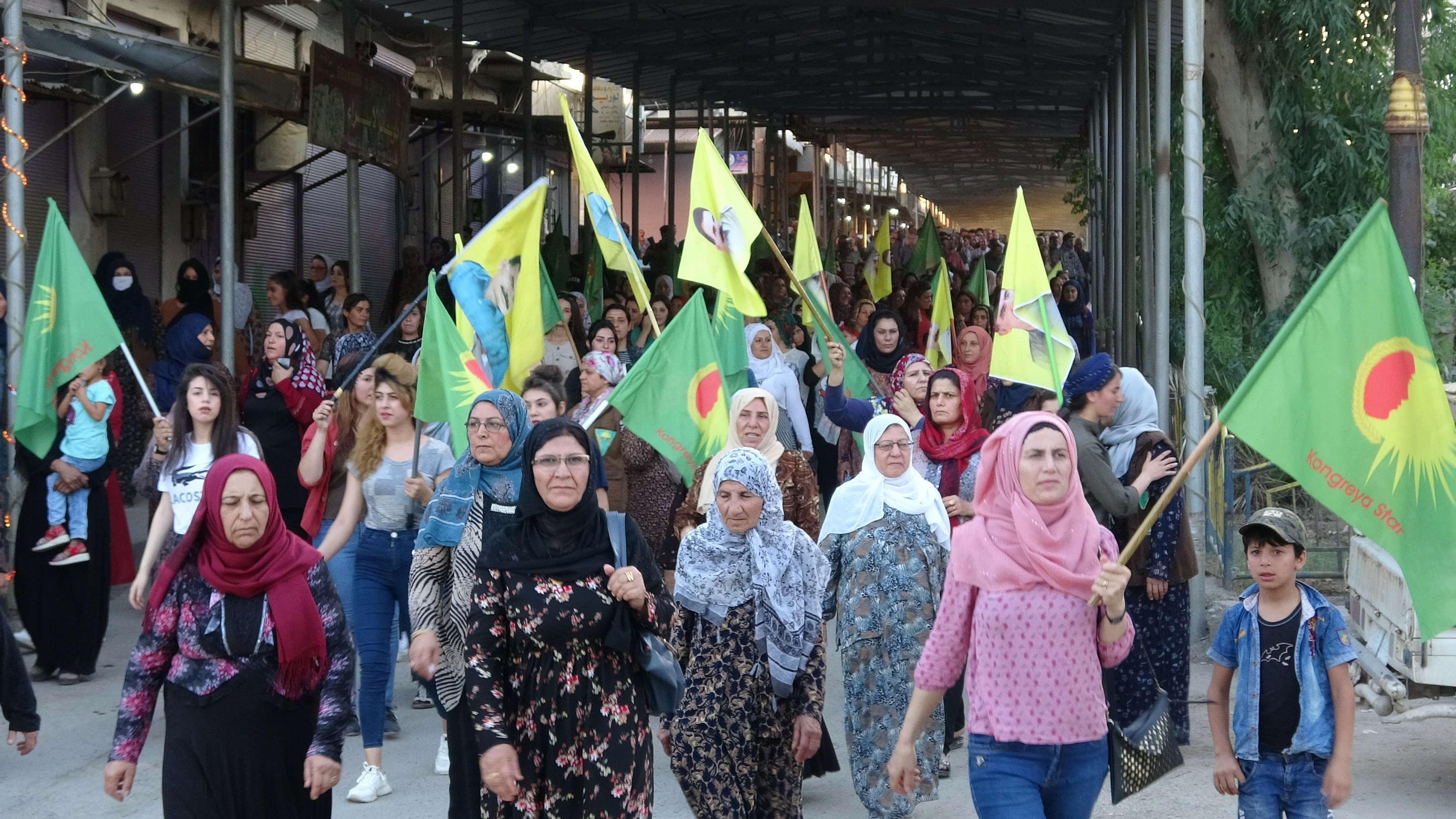 Şêniyên Dêrikê bi meşekê şehîdên 14`ê Tîrmehê bîr anîn