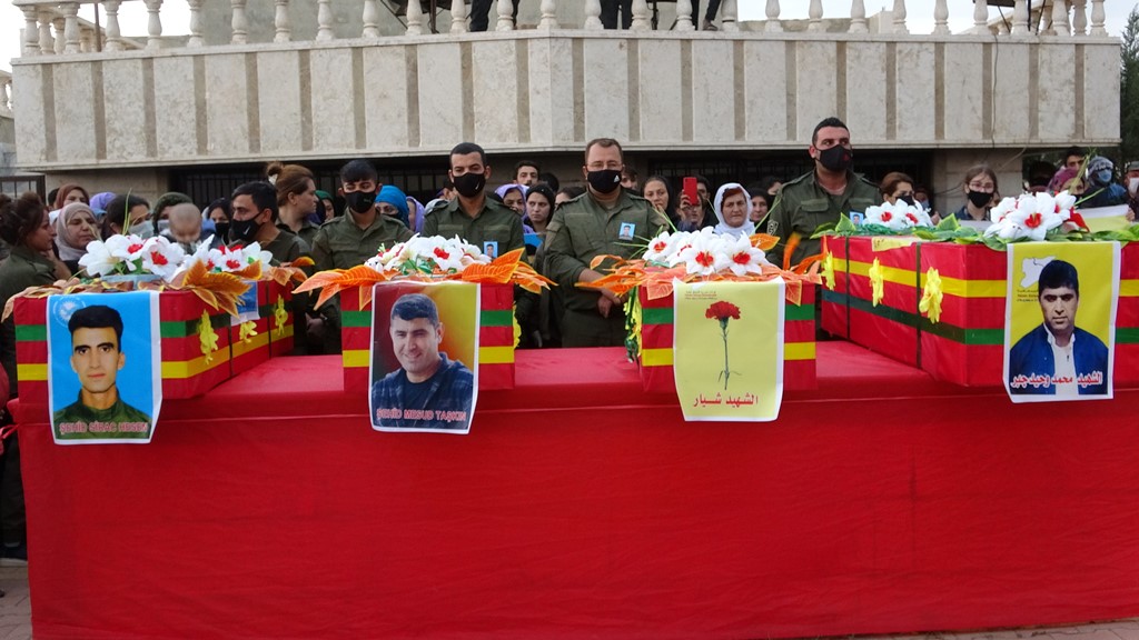 Şêniyên Dêrikê cenazeyên 4 şehîdan veşartin