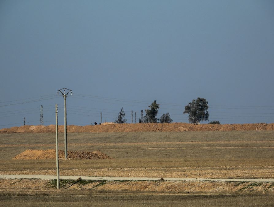 Dewleta tirkî baregeheke leşkerî li nêzî riya M4 ava dike