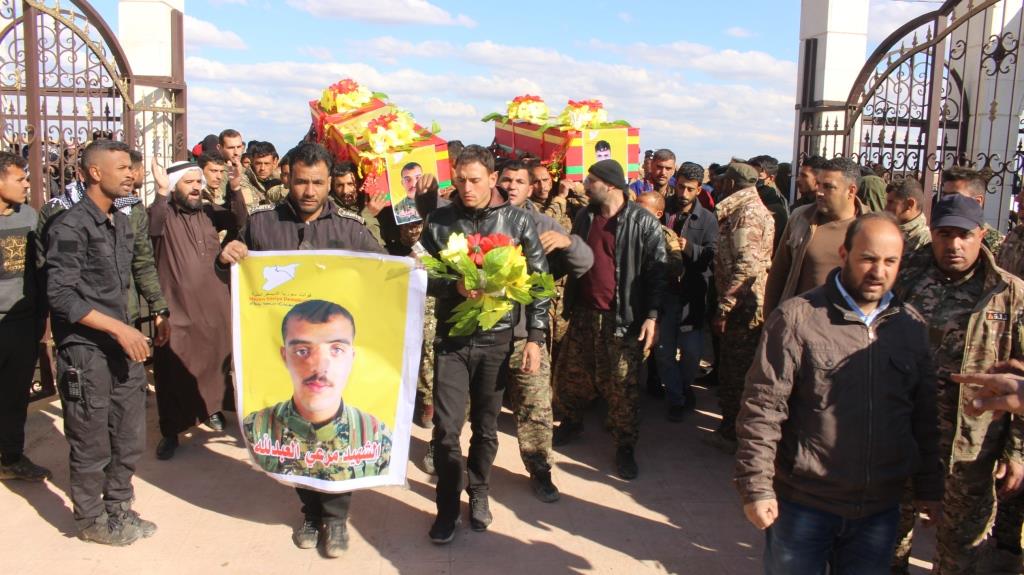 Cenazeyên du şervanên QSD’ê bi merasimekê hatin veşartin