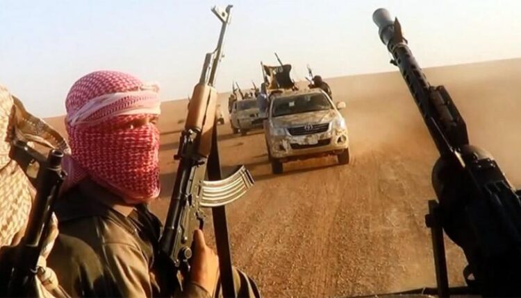 8 leşkerên hêzên hikumeta Şamê û 21 çeteyên DAIŞê hatin kuştin  Li çolistana Sûriyê çeteyên DAIŞ`ê êrişî nuqte û bendên kontrolê y
