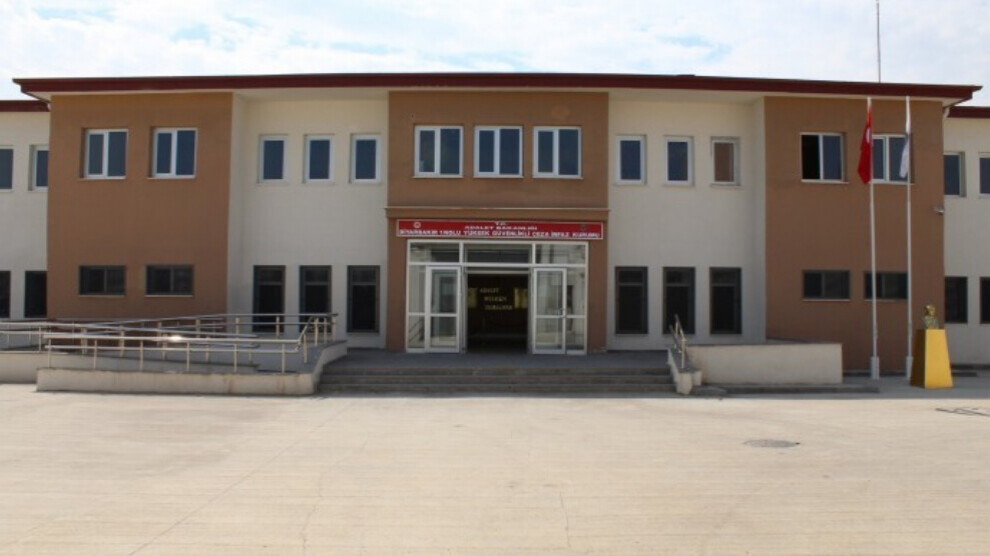 Li girtîgeha Amedê çalakiya greva birçîbûnê dest pê kir