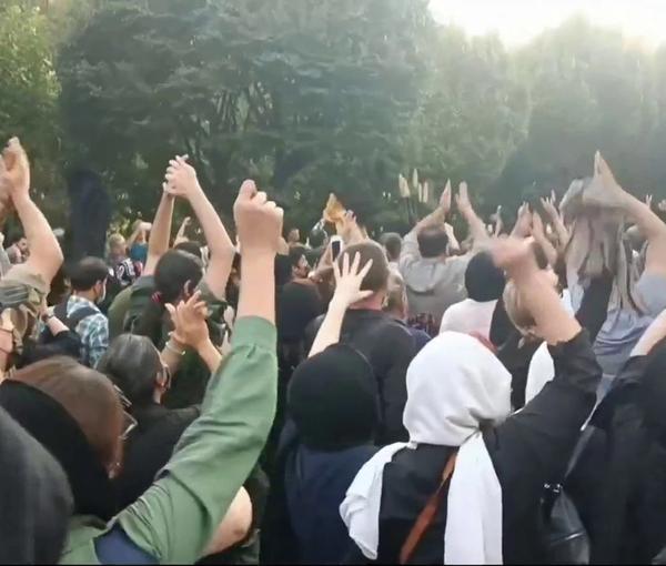 Li Rojhilatê Kurdistan û Îranê serhildana gel didome