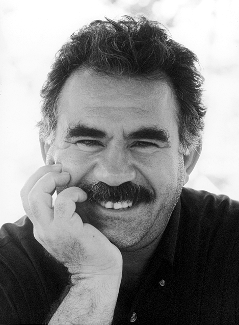 ’Nikarin fikrên azad yên  Rêber Ocalan Sînordar bikin’