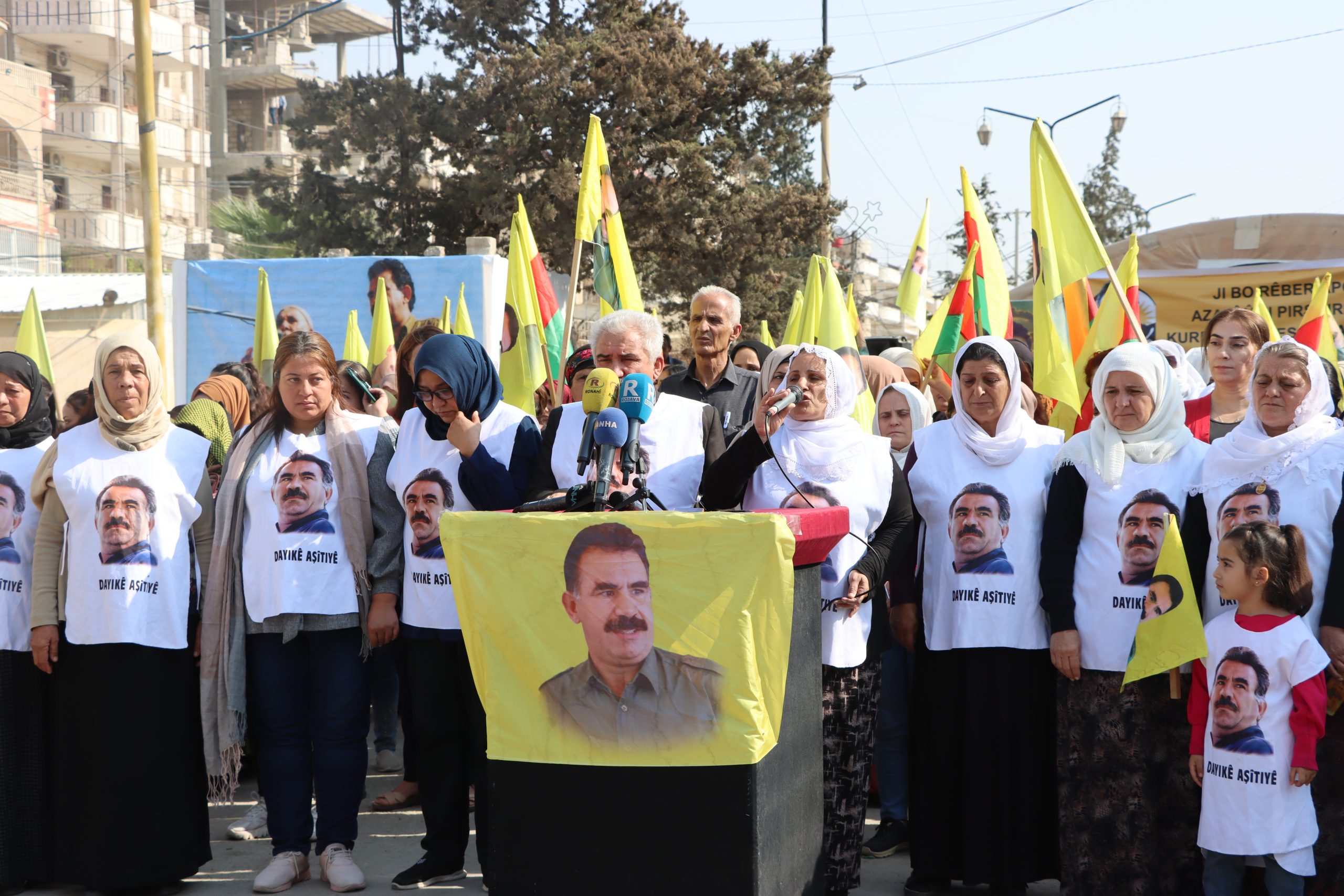Ji bo piştgirya pêngava azadiya Rêber Apo çalakiya konvedanê li Qamişlo dest pê kir