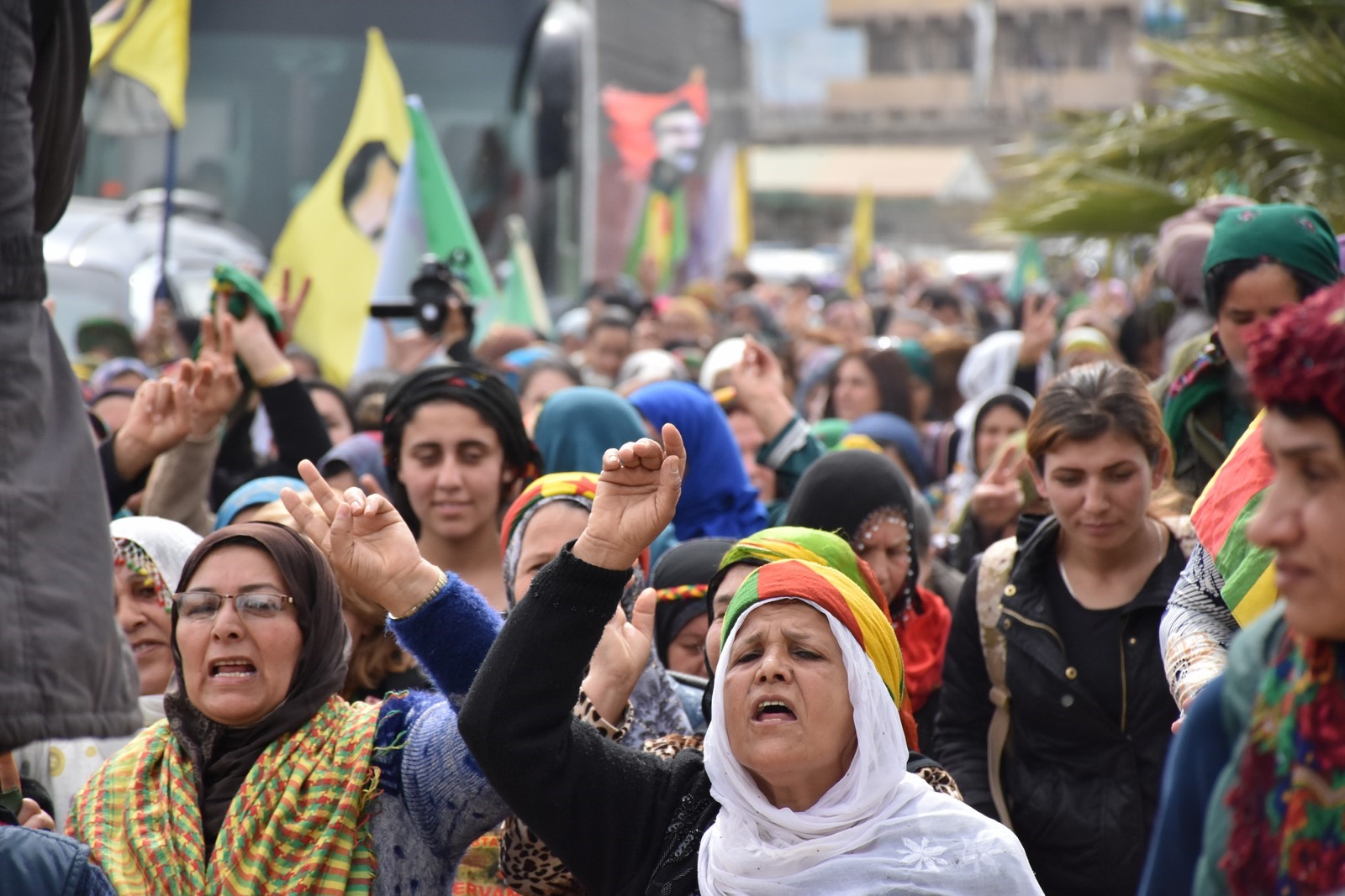 ‘Efrîn warê me ye û em dev jê bernadin’