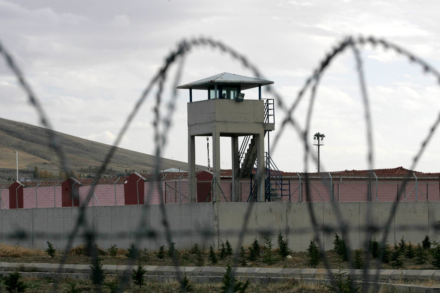 Rêveberiya Girtîgehê ji ber helbestên kurdî 11 roj ceza li girtiyan birîn