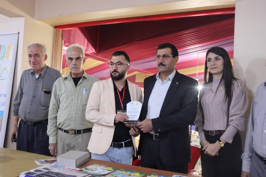8’emîn pêşengiha şehîd Herekol bi xelatkirina hemû weşanxaneyan bi dawî bû.  
