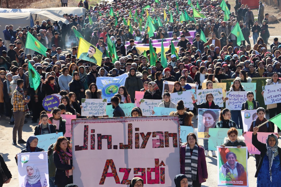 Li Şehbayê bi hezaran welatî Roja Cîhanî ya têkoşîna Tûndiya li ser Jinê meşîya