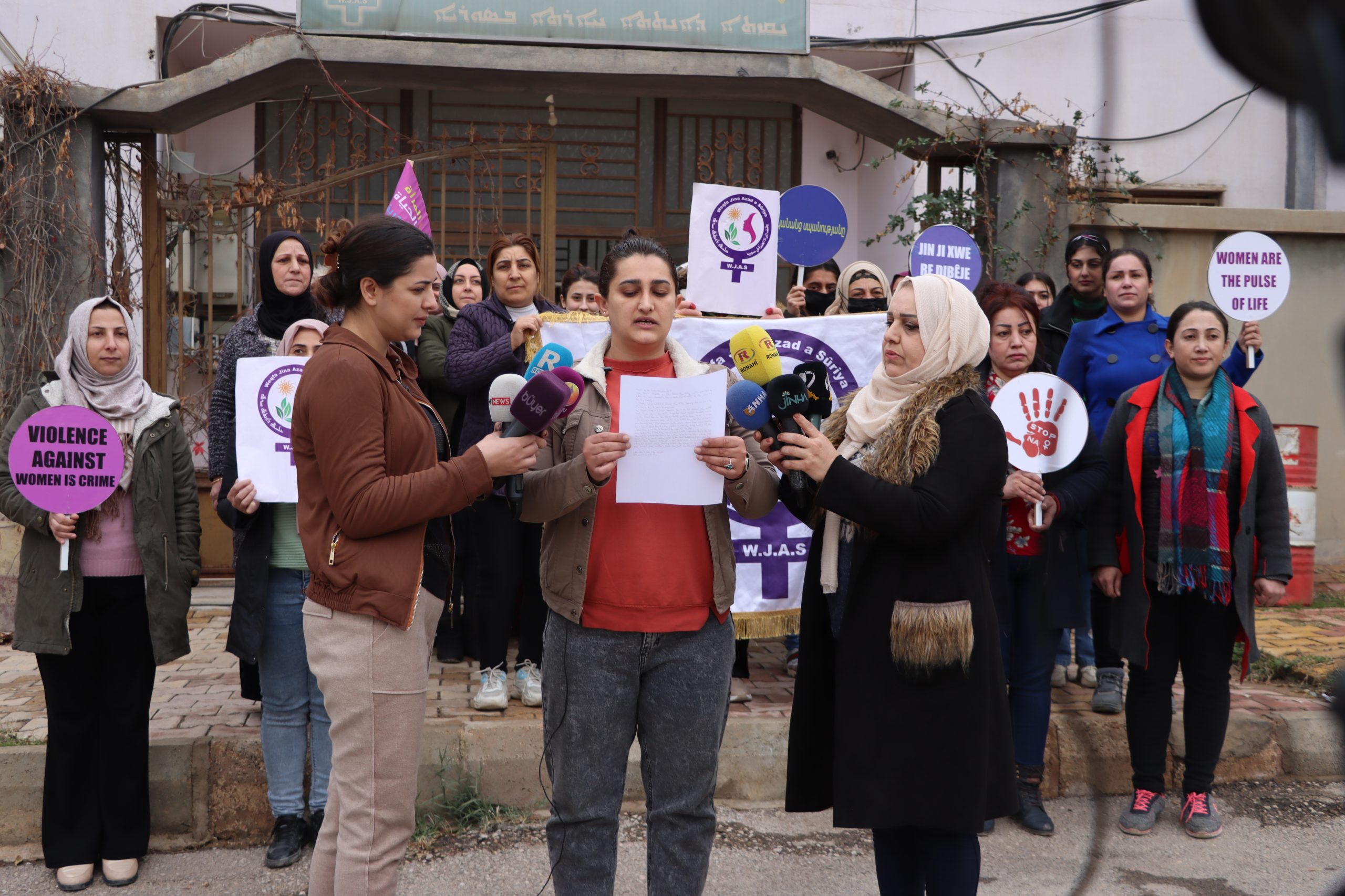 Weqfa Jina Azad kiryarên li dijî jin û zarokan şermezar kir