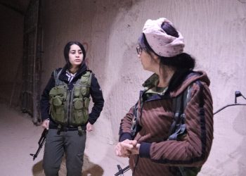 ‘Şervanên YPJ’ê bi rihê Kobanê berxwedanê dikin û rê nadin dagirkeran’