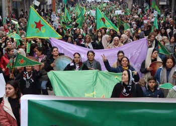 Welatiyên Qamişlo Bi yek dengî piştgiriya  xwe ji bona YPJ`ê raber kirin