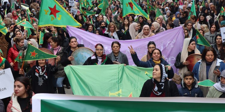 Welatiyên Qamişlo Bi yek dengî piştgiriya xwe ji bona YPJ`ê raber kirin