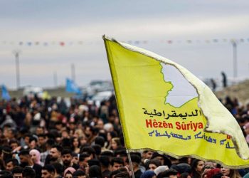 ‘Pêwîste rewşenbîr û hunermend piştgiriya QSD’ê bikin’