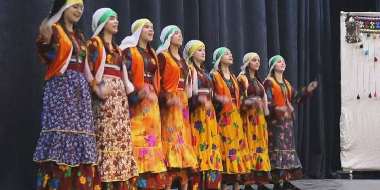 Têkoşîna jinê ya di qada çand û hunerê de