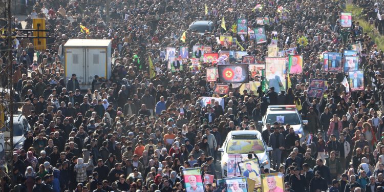 Li Qamişlo bi mersîmeke girseyî 7 cangoriyên azadiyê hatin oxirikirin