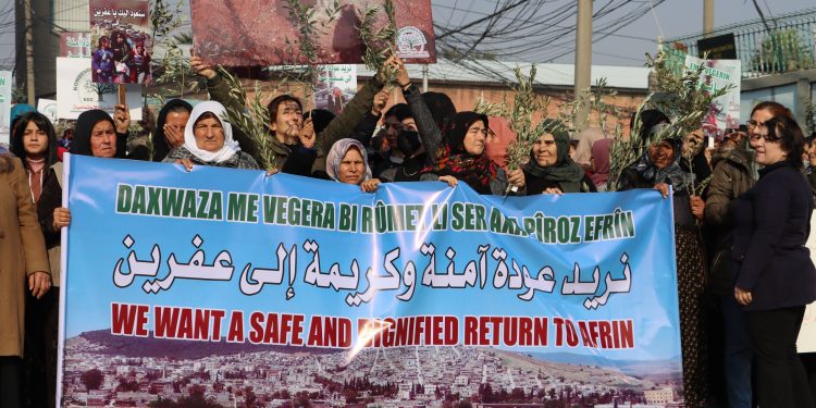 Li Qamişlo bi hezaran gelê Efrînê ber bi Navenda Neteweyên Yekbûyî ve meşiyan