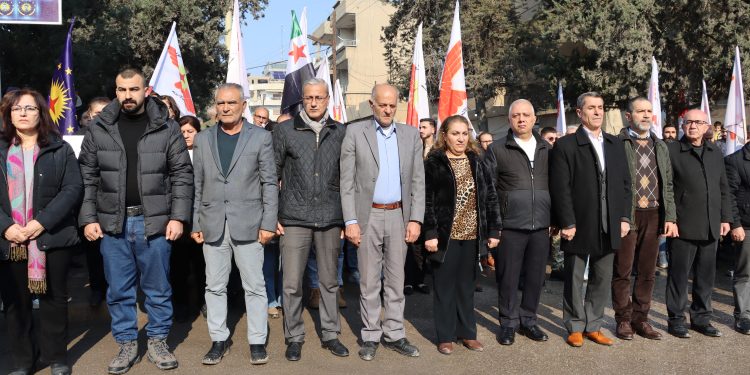 Pêkhateyên Suriyan ji bo parastina mafê xwe di Sûriya nû de çalakiyeke pirotestoyî lidarxistin