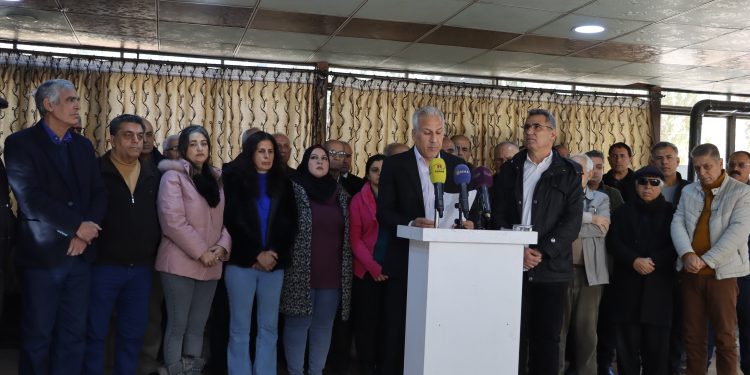 ‘Rewşenbîrên Rojavayê Kurdistanê banga kongireke netewî kirin’