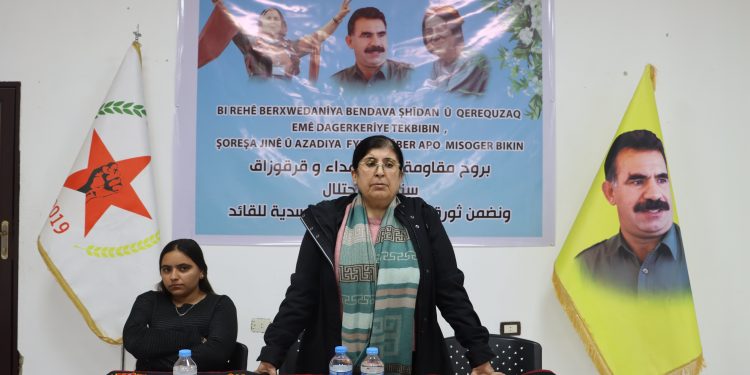 Ji bo piştgiriya hêzên YPJ’ê Jinên Ciwan civînek li dar xistin
