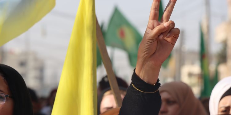 ‘Bila em bê zarok bimînin, lê em bê rûmet jiyan nekin’