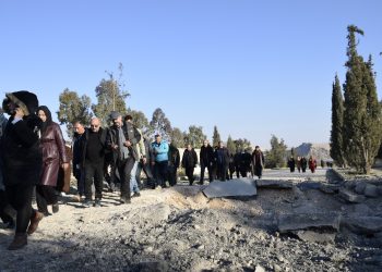 Gel li Tişrînê xwedî li rûmet û îradeya xwe derdikeve