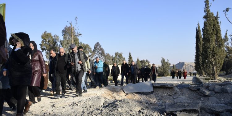 Gel li Tişrînê xwedî li rûmet û îradeya xwe derdikeve