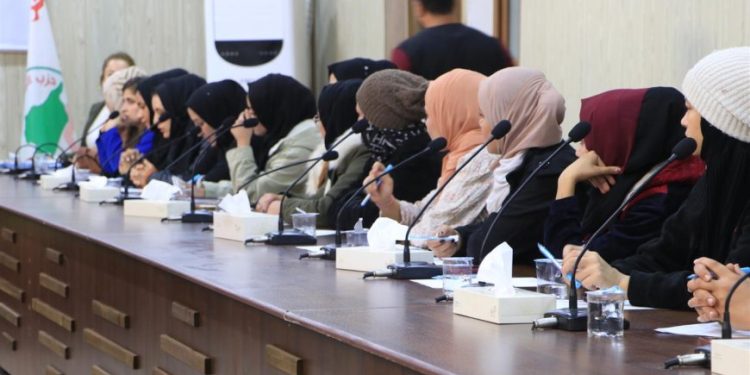 ‘Hebûna jinê di veguherîna siyasî de’