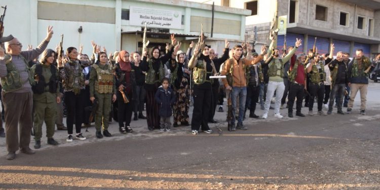 Civaka ku xwe di nav kaosê de birêxistin kiribe ewê serbikeve