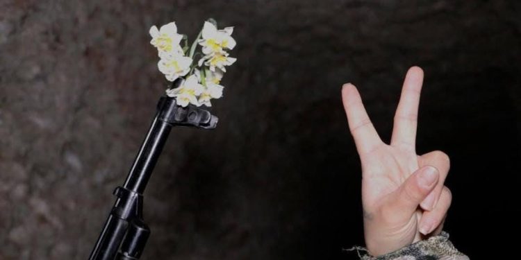 ‘Pêwîste jin di siberoja Sûriya nû de bi azadî û îradeya xwe bijîn’