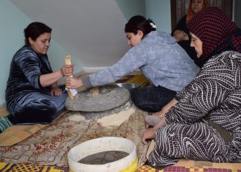 Cejna Bêxwîn xwedî dîrokeke pîroz û kevnar e