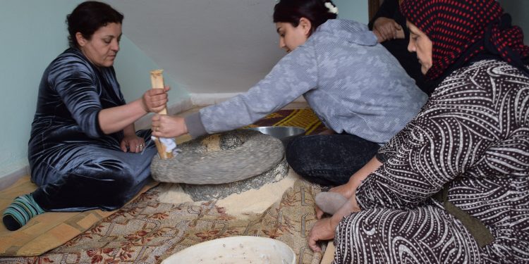 Cejna Bêxwîn xwedî dîrokeke pîroz û kevnar e