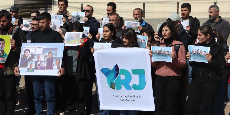 ‘Rojnamevan wê ji bo derxistina dengê rastiyê xebatan berdewam bikin’