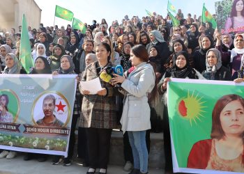 ‘Em ê tola şehîd Salîhe rakin û şoreşa jinan serbixin’