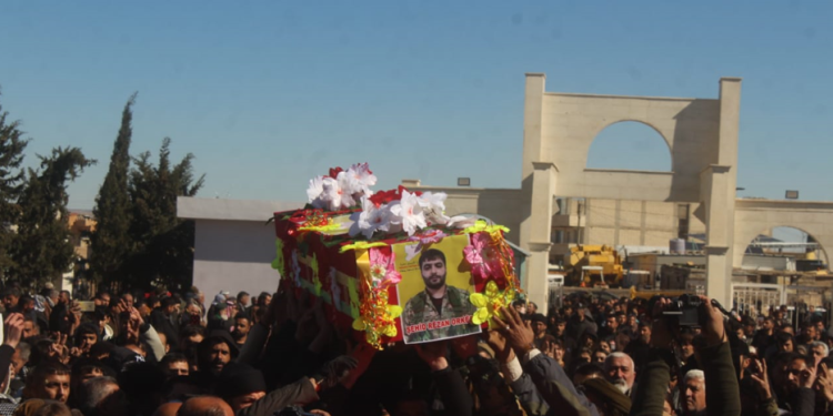 Bi merasîmeke girseyî şehîd Rêzan Orkêş li Amûdê hat oxirkirin