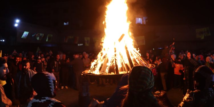 Li bajarê Qamişlo Taxa Cûdî agirê Newrozê hat pêxistin